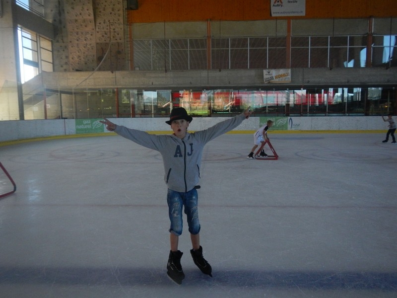 Village Camps International Summer Camp Leysin, Switzerland 2026-08-15 https://www.villagecamps.com/journals_admin/images/703-12-ice skating (60).jpg